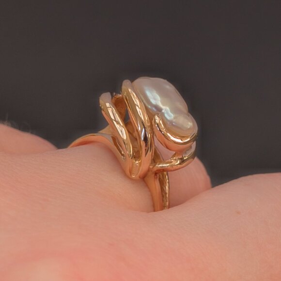 Vintage 14k Gold Sculptural Swirl Ring with Baroque Freshwater Pearl — Size 6.75 - Picture 14 of 14